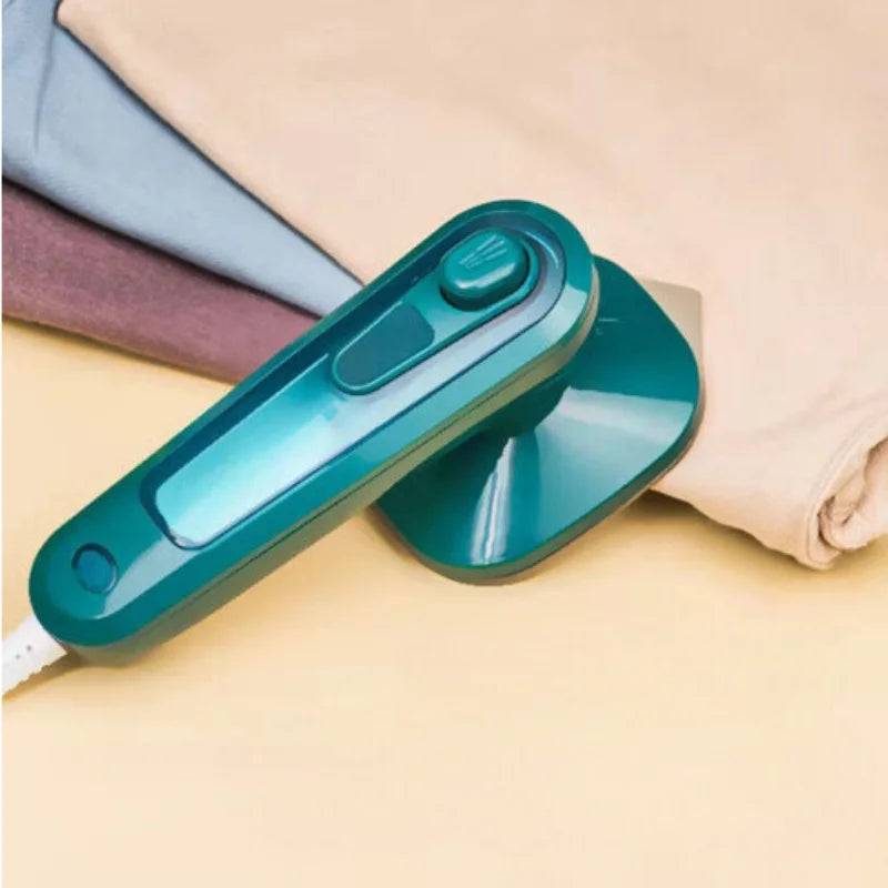 🔥 Mini Ferro de Passar a Vapor Portátil – Praticidade na Palma da Sua Mão! 🔥